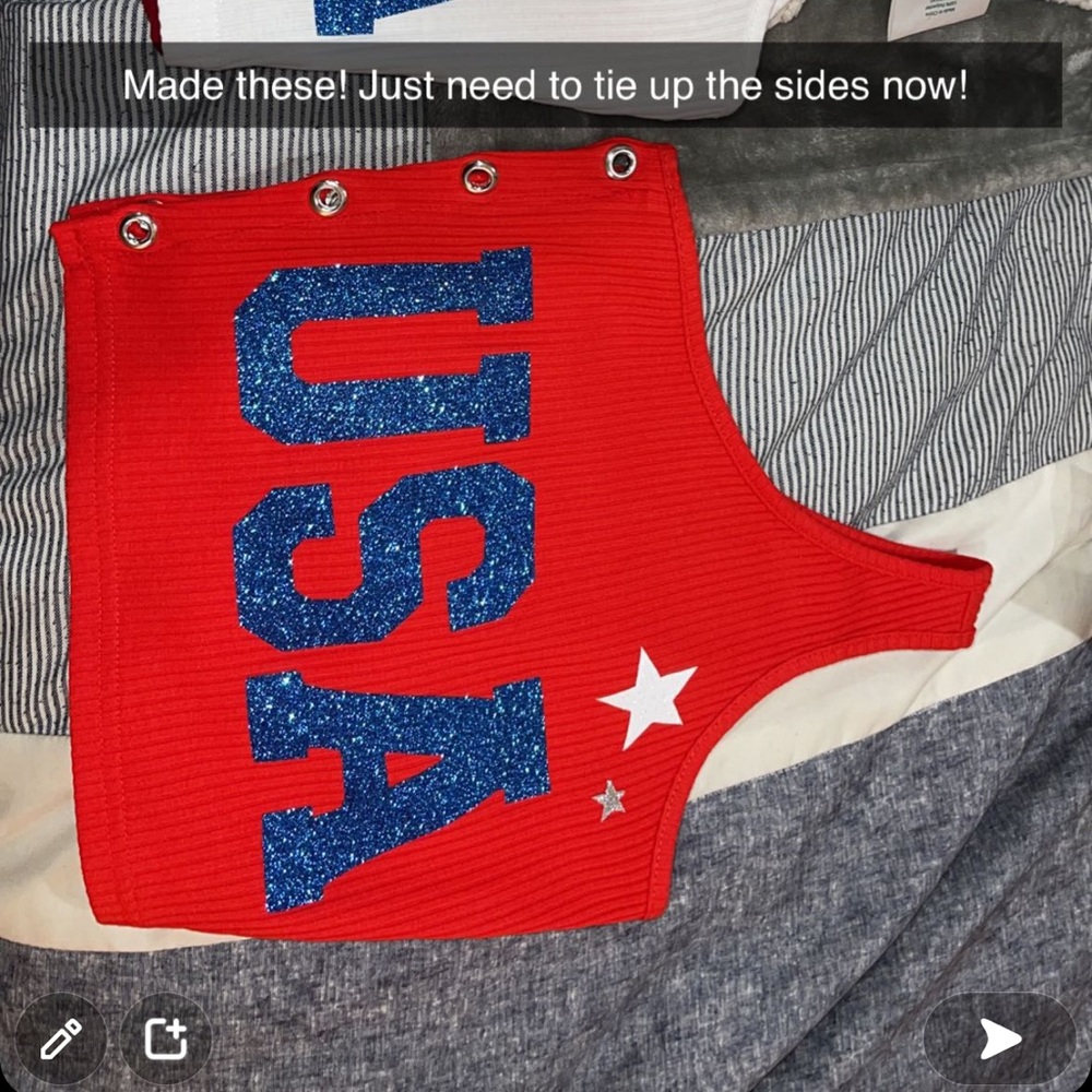 Size S red one shoulder crop top message me!